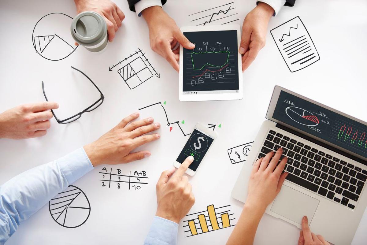 differences between banks and payment systems