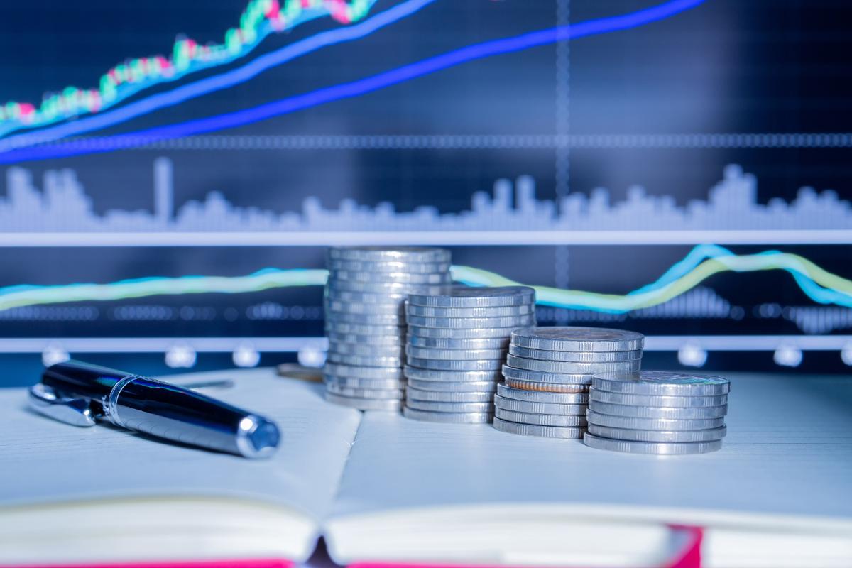 differences between banks and payment systems